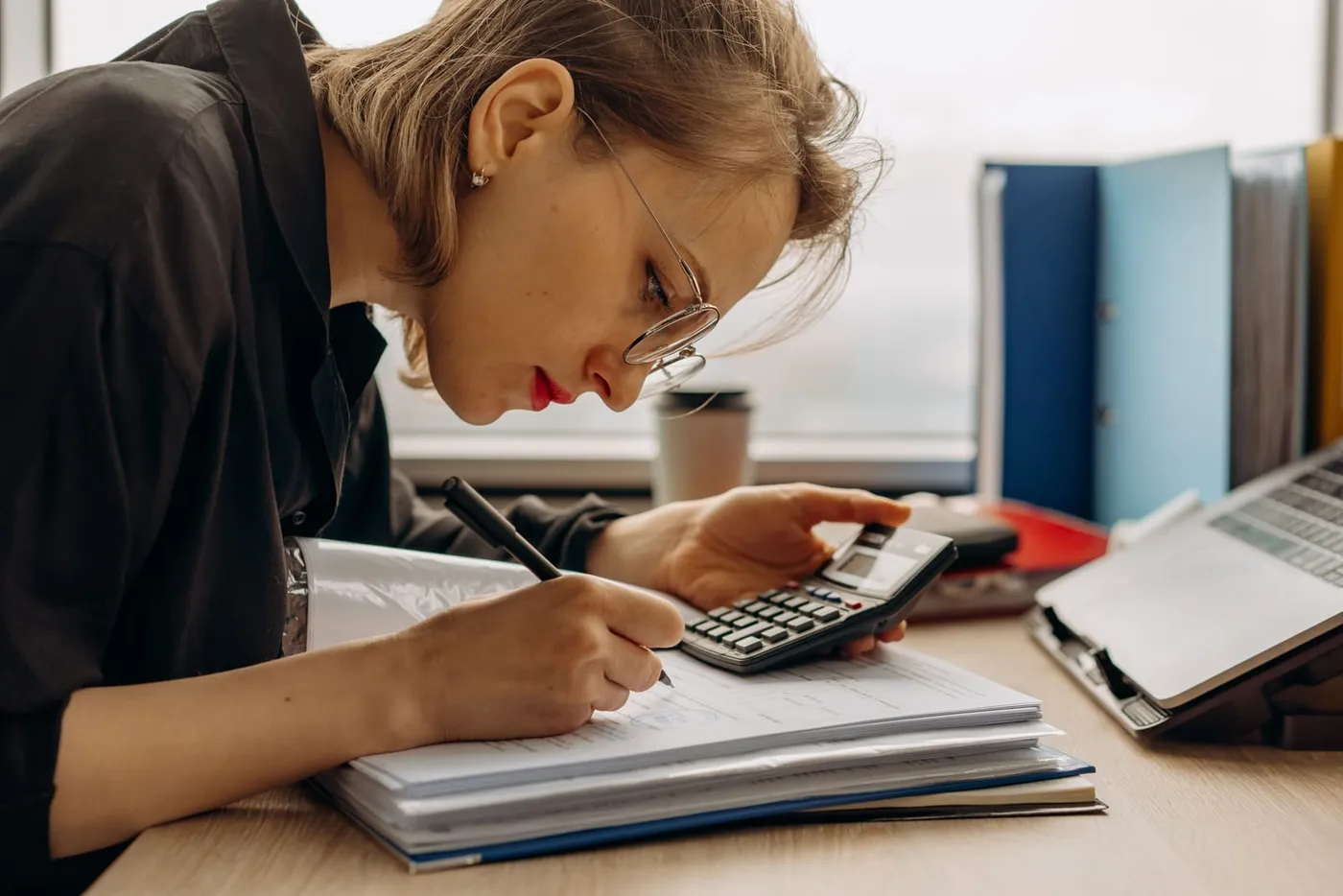 How to Become an Accountant