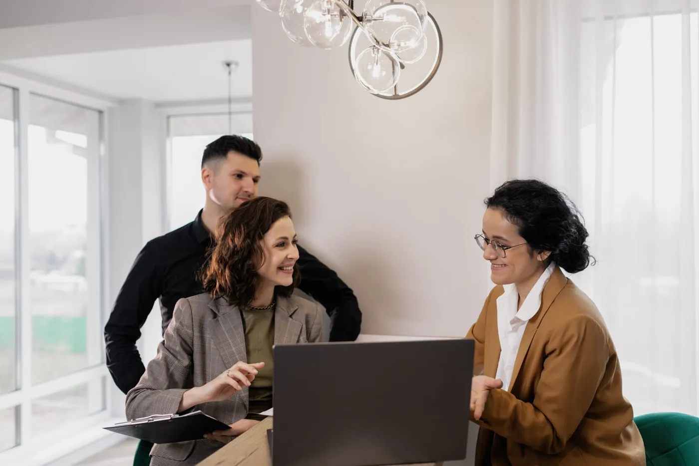 How Much Is the Average Financial Advisor Salary?